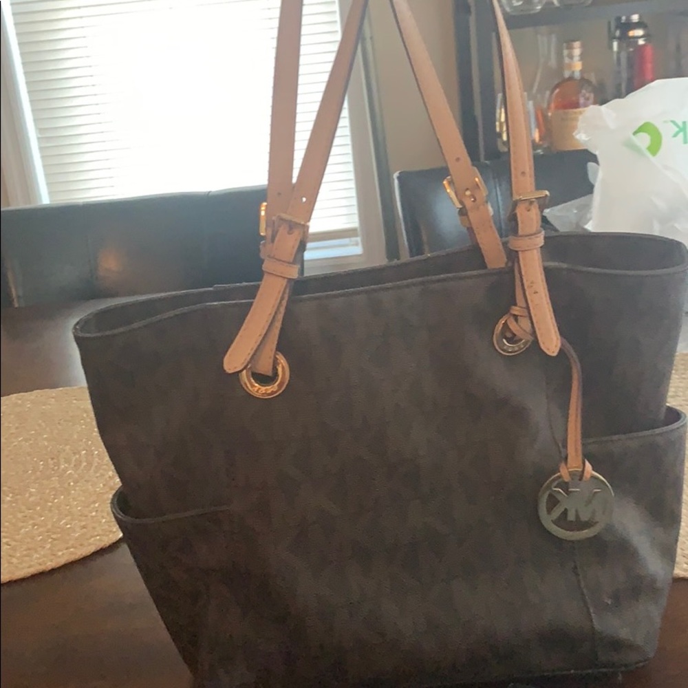 Michael Kors Jet Set Zip Top Tote